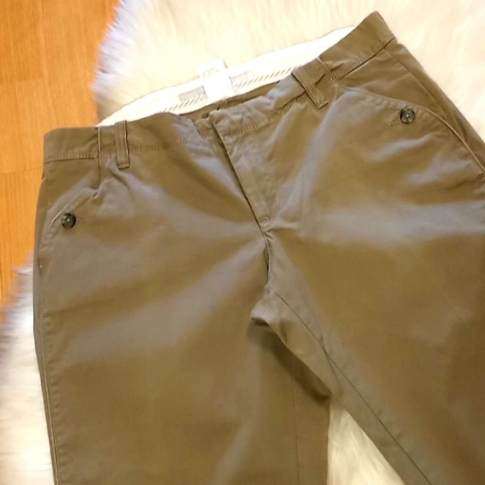 Old Navy Olive Mid Rise Capri Pants